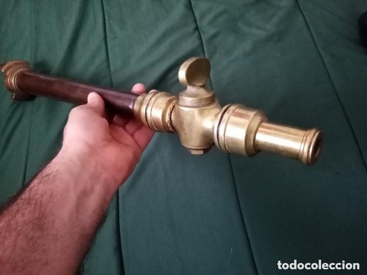 Antig&uuml;edades: boca de manguera bomberos - Foto 3