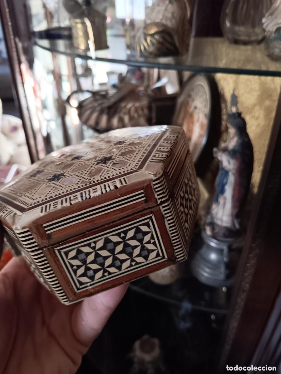 Antig&uuml;edades: Caja nacarada buen estado - Foto 4