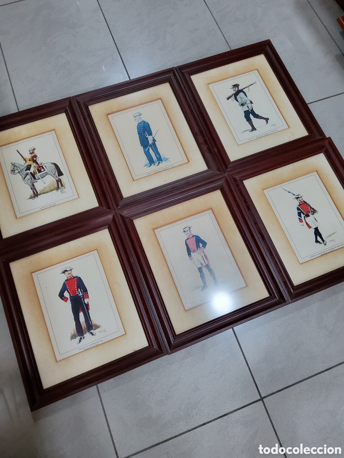 Antig&uuml;edades: Cuadros con laminas de uniformes - Foto 2