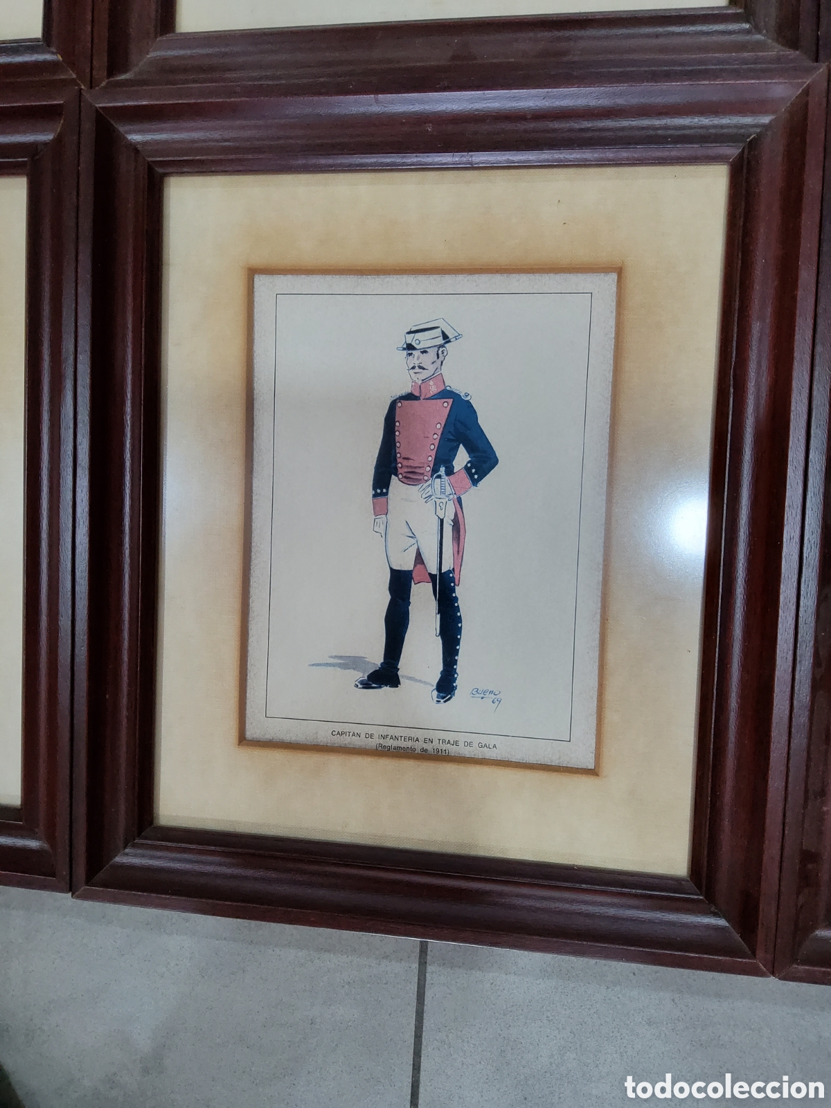 Antig&uuml;edades: Cuadros con laminas de uniformes - Foto 9