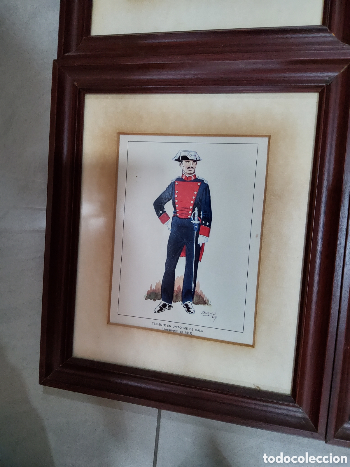 Antig&uuml;edades: Cuadros con laminas de uniformes - Foto 10