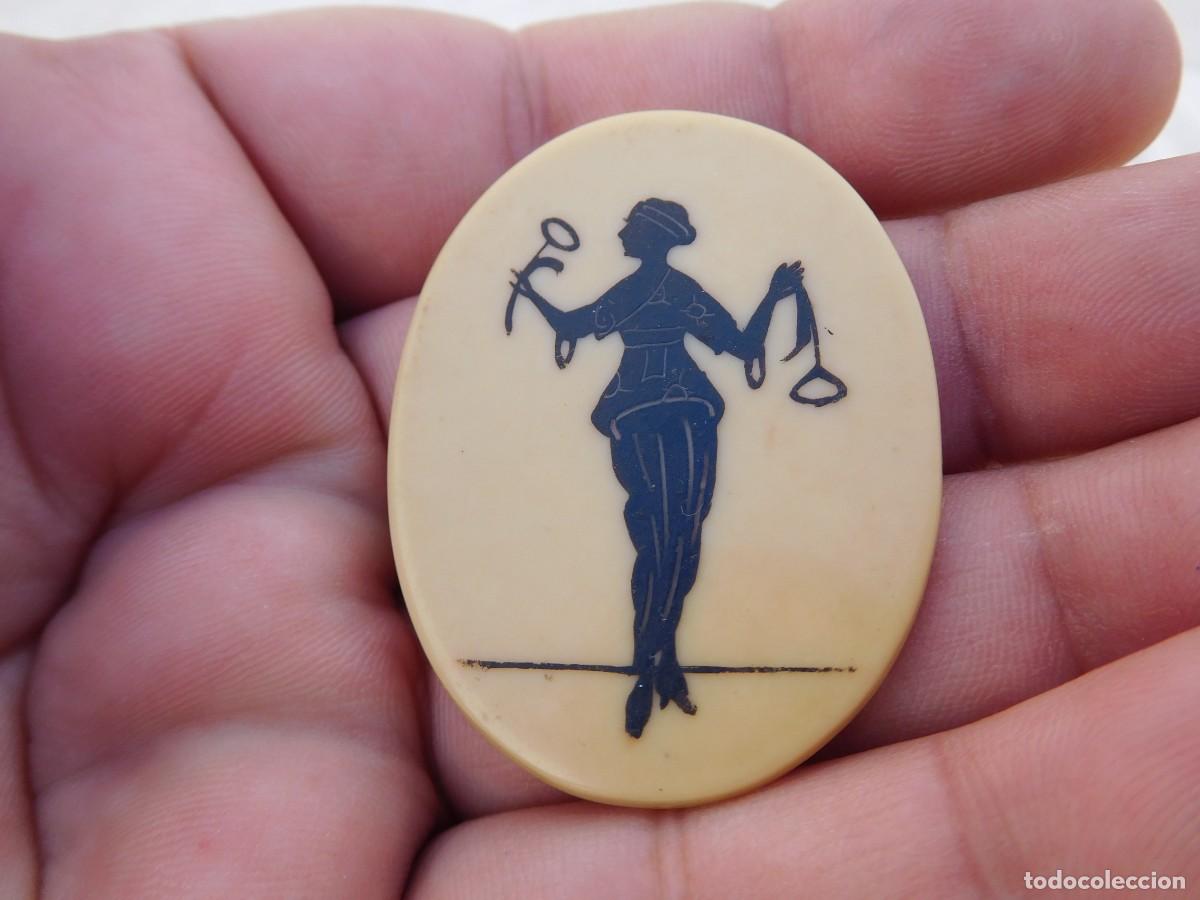 Antig&uuml;edades: Placa antigua de celuloide silueta mujer - Foto 2