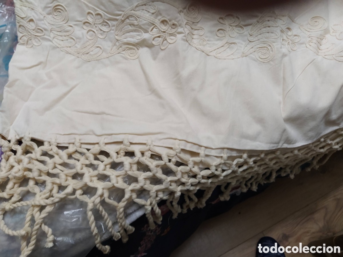Antig&uuml;edades: Fant&aacute;stica colcha de algod&oacute;n bordada - Foto 1