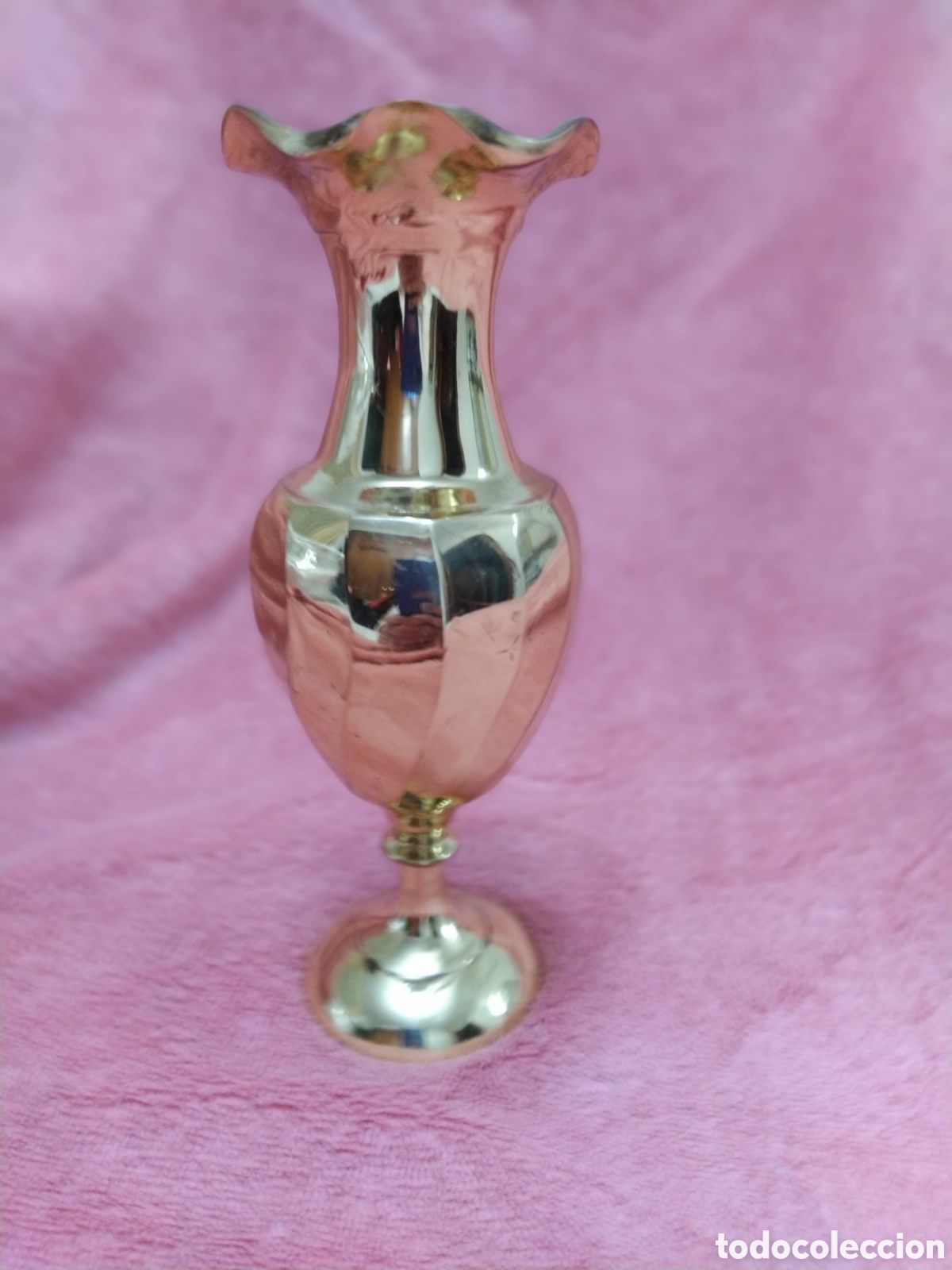 Antig&uuml;edades: Violetero de metal dorado - Foto 1