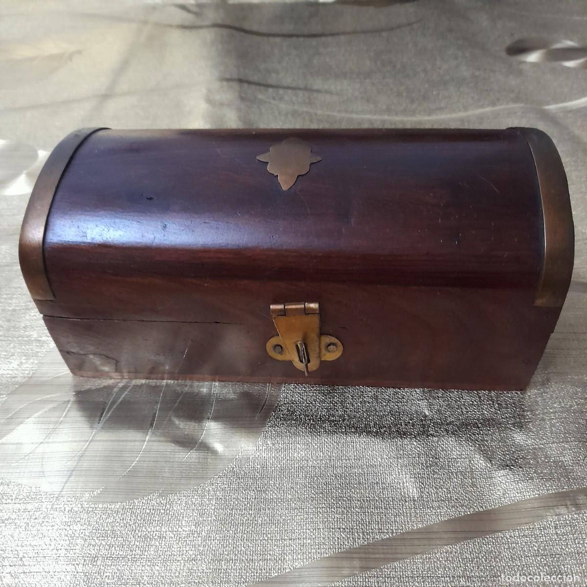 Antig&uuml;edades: Caja antigua de madera - Foto 1