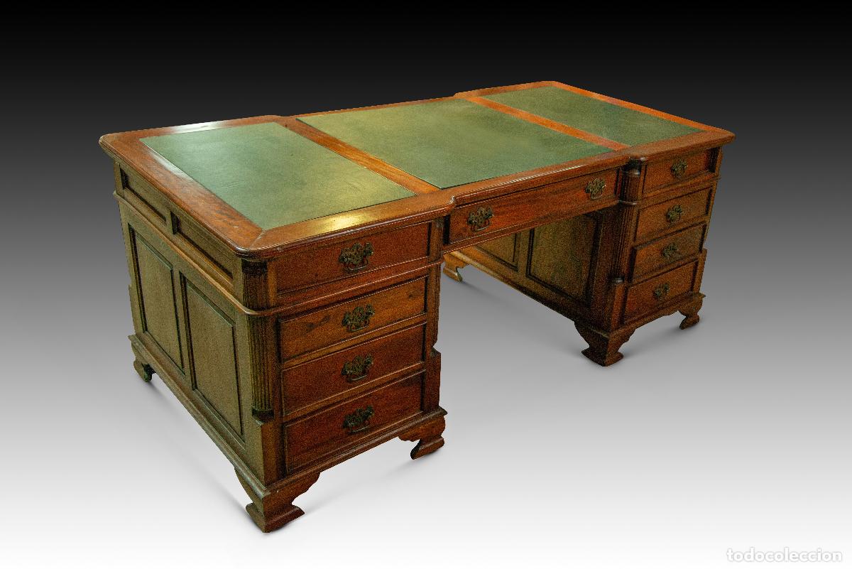 Antig&uuml;edades: Mesa escritorio. Siguiendo modelos antiguos. - Foto 1