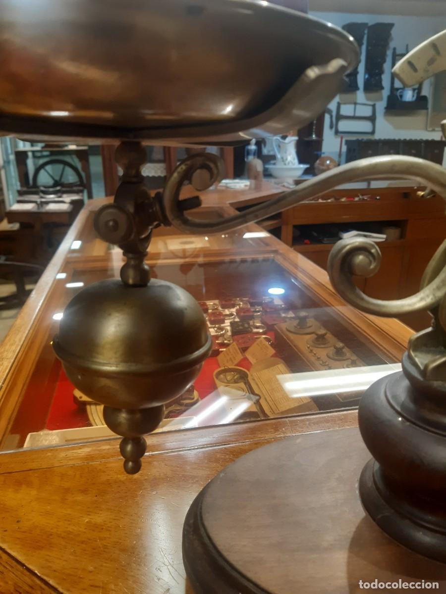 Antig&uuml;edades: BALANZA MUY ORIGINAL CON PESAS - Foto 4