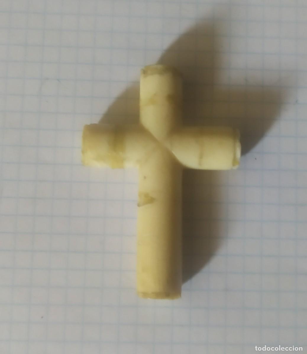 Antig&uuml;edades: Crucifijo 5cm, desconozco material - Foto 1