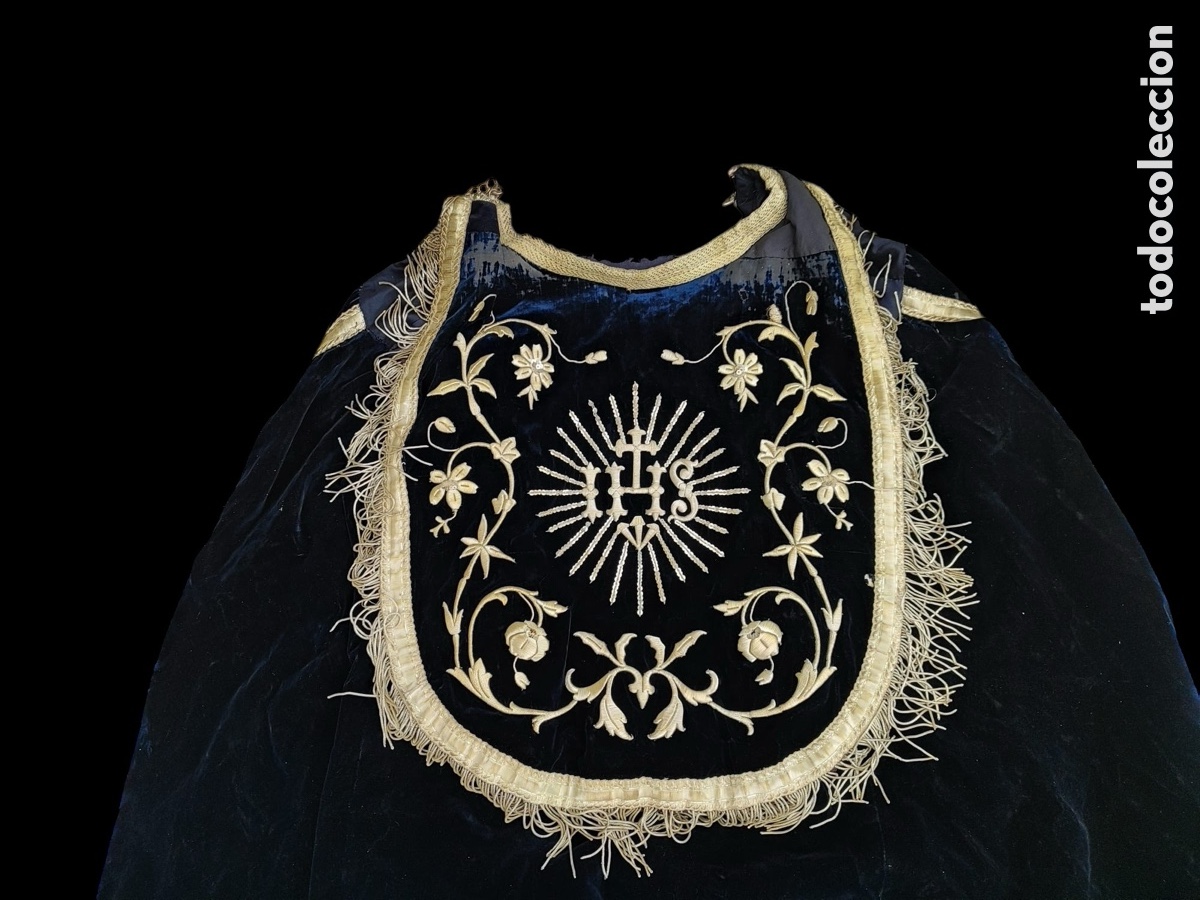 Antig&uuml;edades: capa pluvial bordada - Foto 2