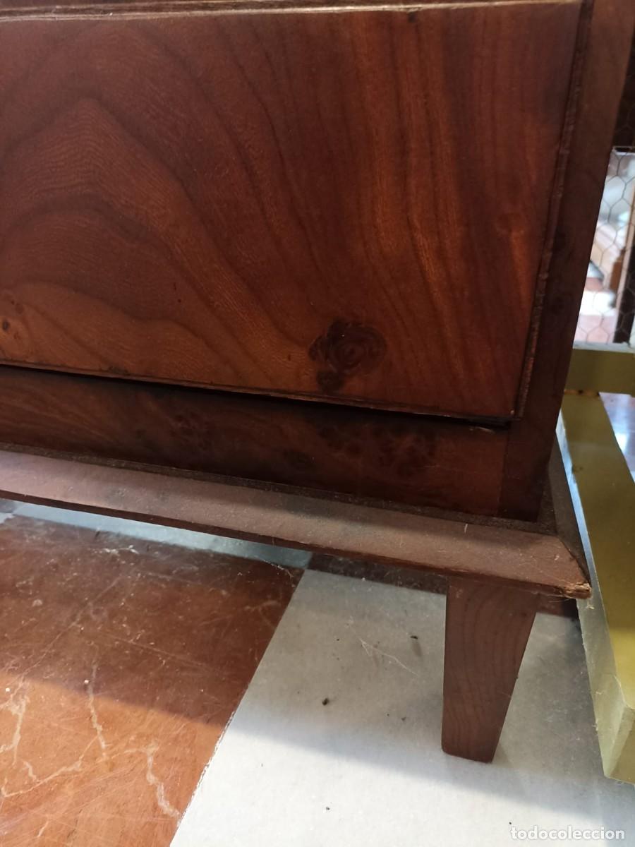 Antig&uuml;edades: C&oacute;moda con expositor en caj&oacute;n superior - Foto 5