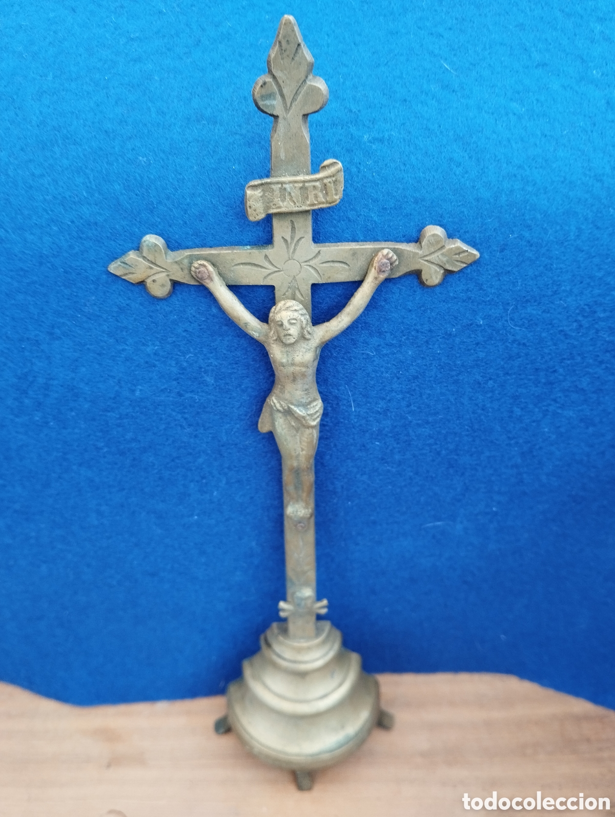 Antig&uuml;edades: Antiguo crucifijo de bronce de altar - Foto 13