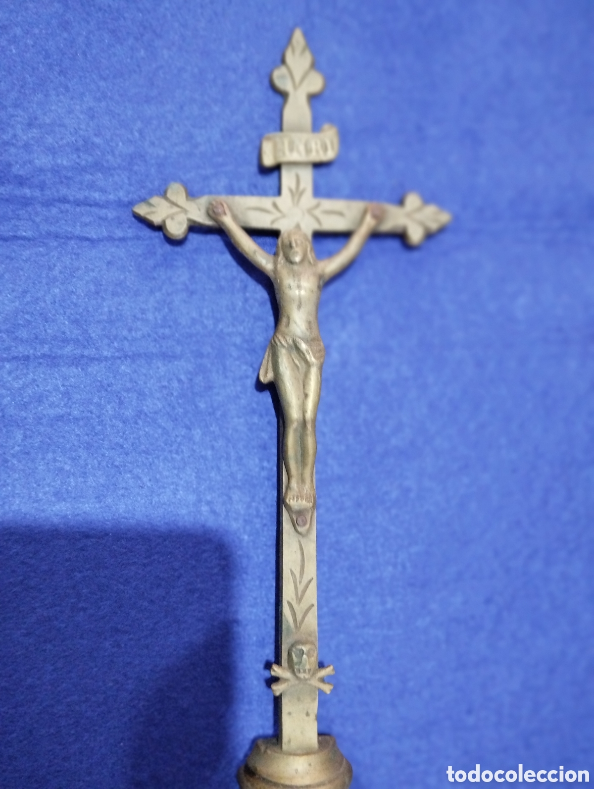 Antig&uuml;edades: Antiguo crucifijo de bronce de altar - Foto 1