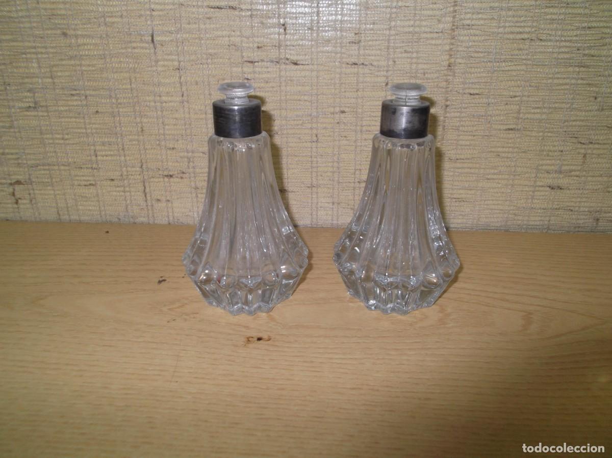 Antig&uuml;edades: Lote de botellas de cristal y plaque de plata.Farco - Foto 1