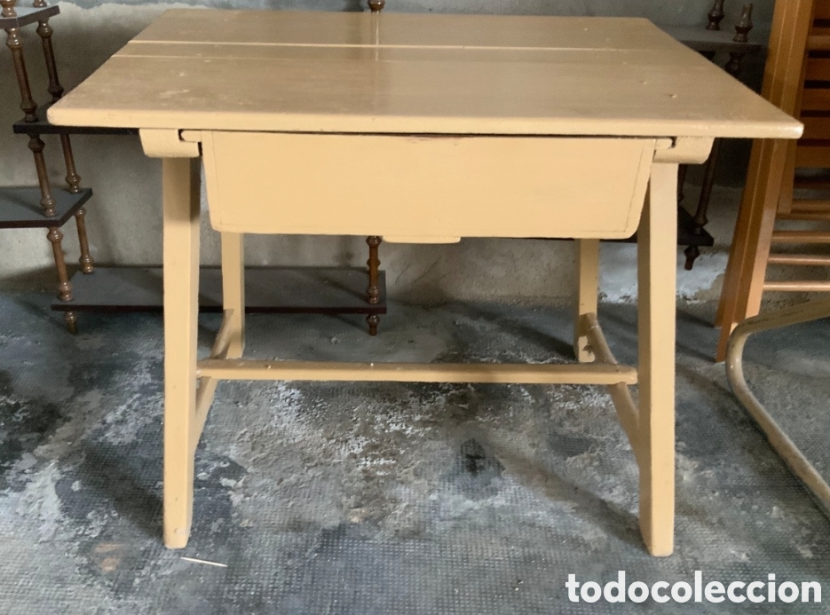 Antig&uuml;edades: Mesa peque&ntilde;a de madera con caj&oacute;n - Foto 2