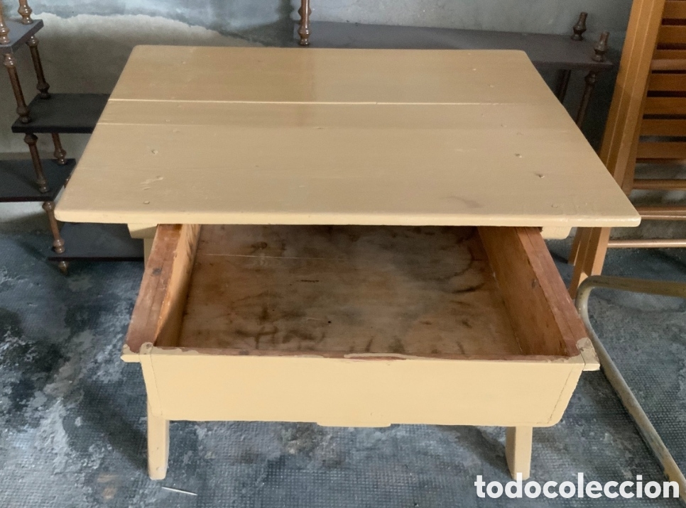 Antig&uuml;edades: Mesa peque&ntilde;a de madera con caj&oacute;n - Foto 3
