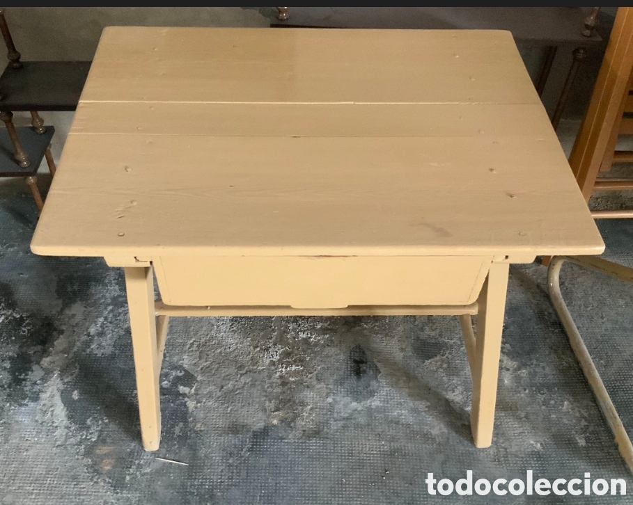 Antig&uuml;edades: Mesa peque&ntilde;a de madera con caj&oacute;n - Foto 1