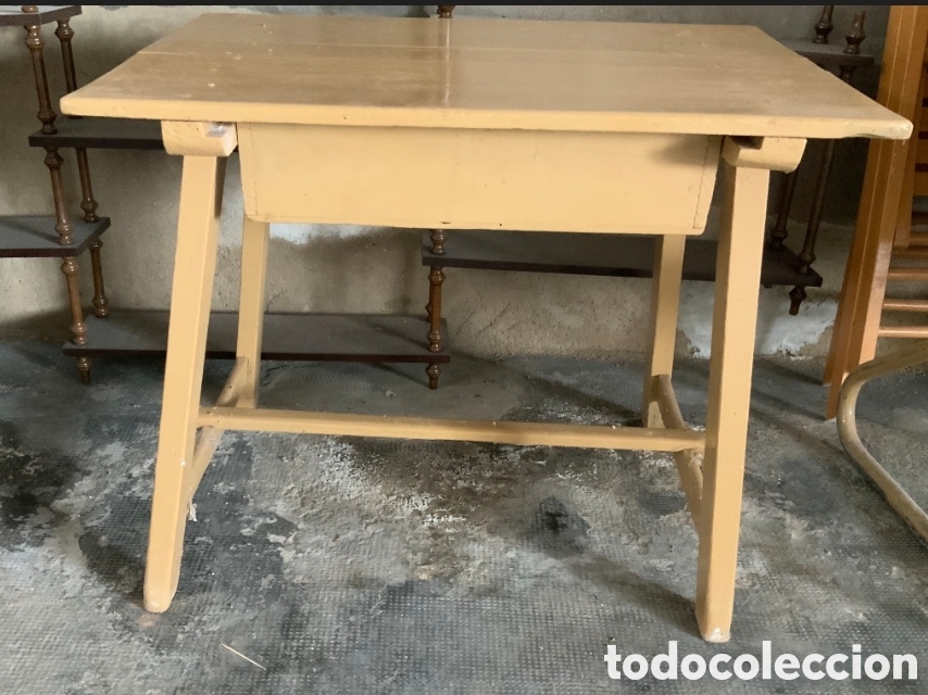 Antig&uuml;edades: Mesa peque&ntilde;a de madera con caj&oacute;n - Foto 4