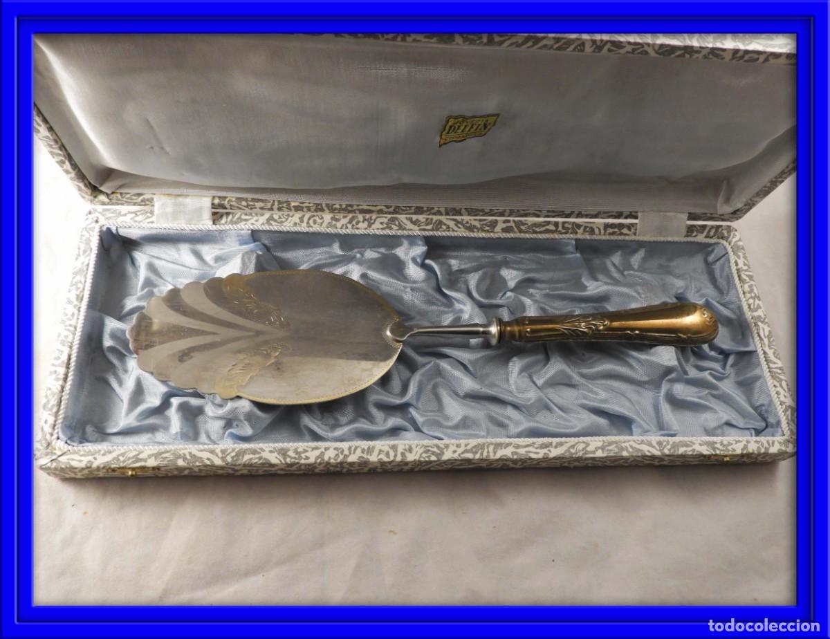 Antig&uuml;edades: PALA DE SERVIR DE METAL PLATEADO EN SU ESTUCHE - Foto 1