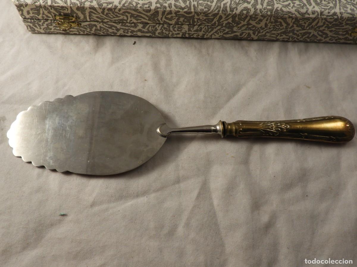 Antig&uuml;edades: PALA DE SERVIR DE METAL PLATEADO EN SU ESTUCHE - Foto 4