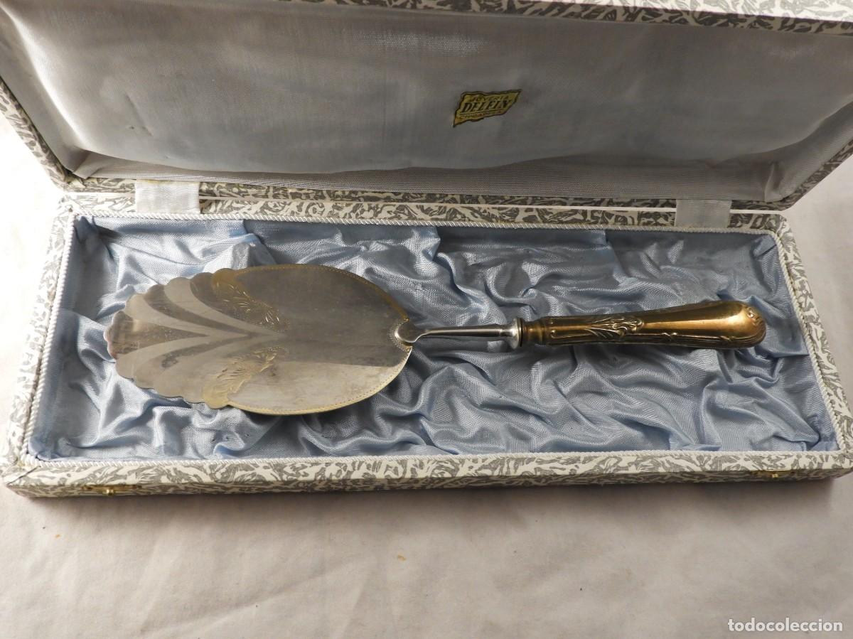 Antig&uuml;edades: PALA DE SERVIR DE METAL PLATEADO EN SU ESTUCHE - Foto 5