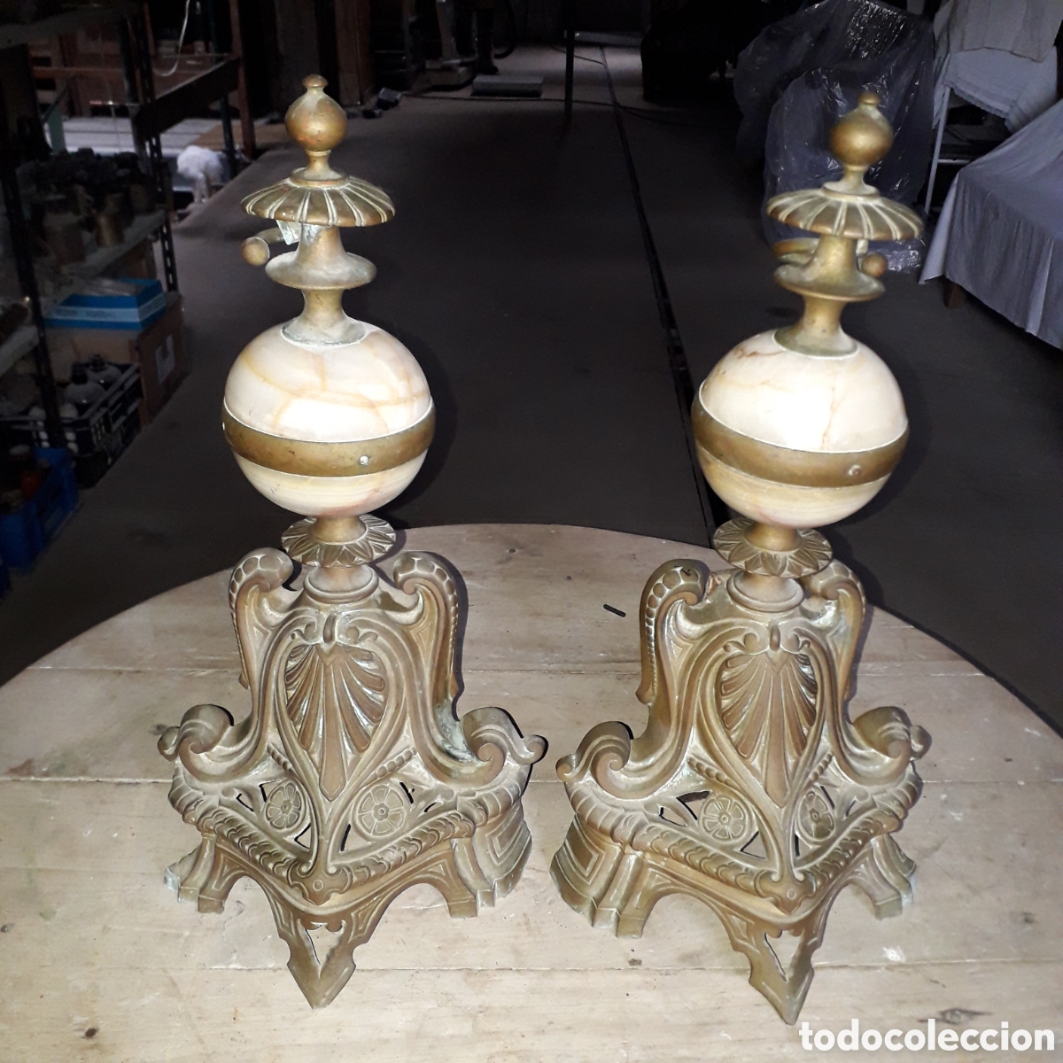 Antig&uuml;edades: Morrillos de chimenea de lat&oacute;n y alabastro - Foto 1