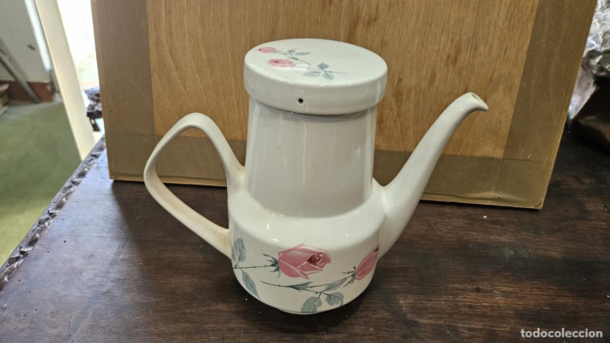 Antig&uuml;edades: tetera de porcelana con firma - Foto 1