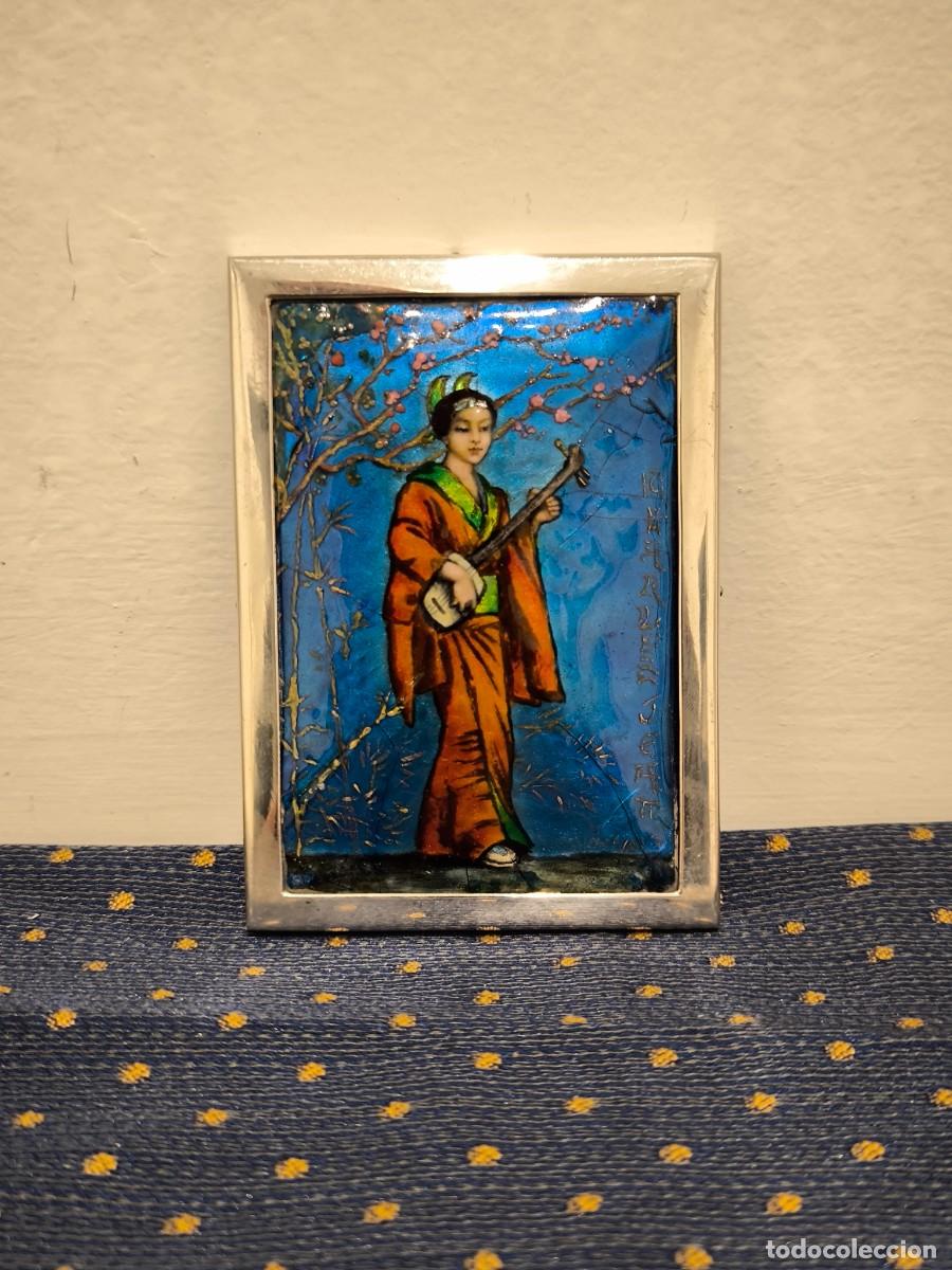 Antig&uuml;edades: ESMALTE ASIATICO CON MARCO EN PLATA - Foto 1