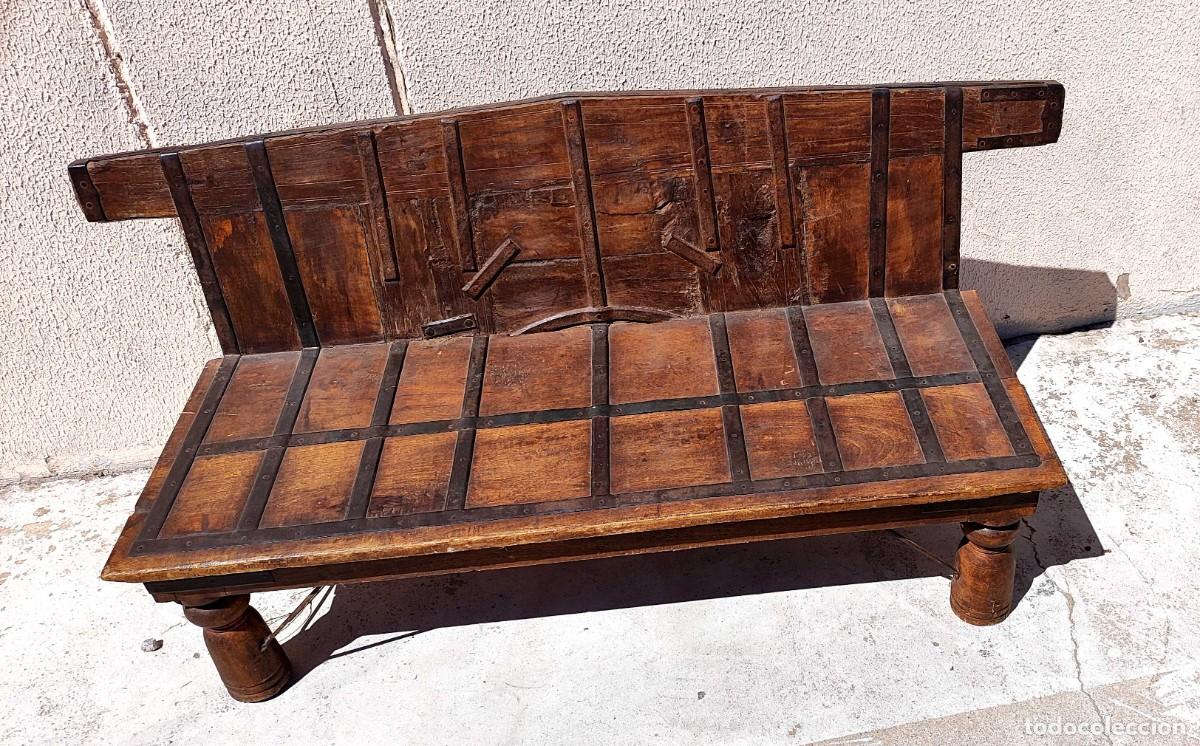 Antig&uuml;edades: Banco rustico de madera con refuerzos de hierro - Foto 2