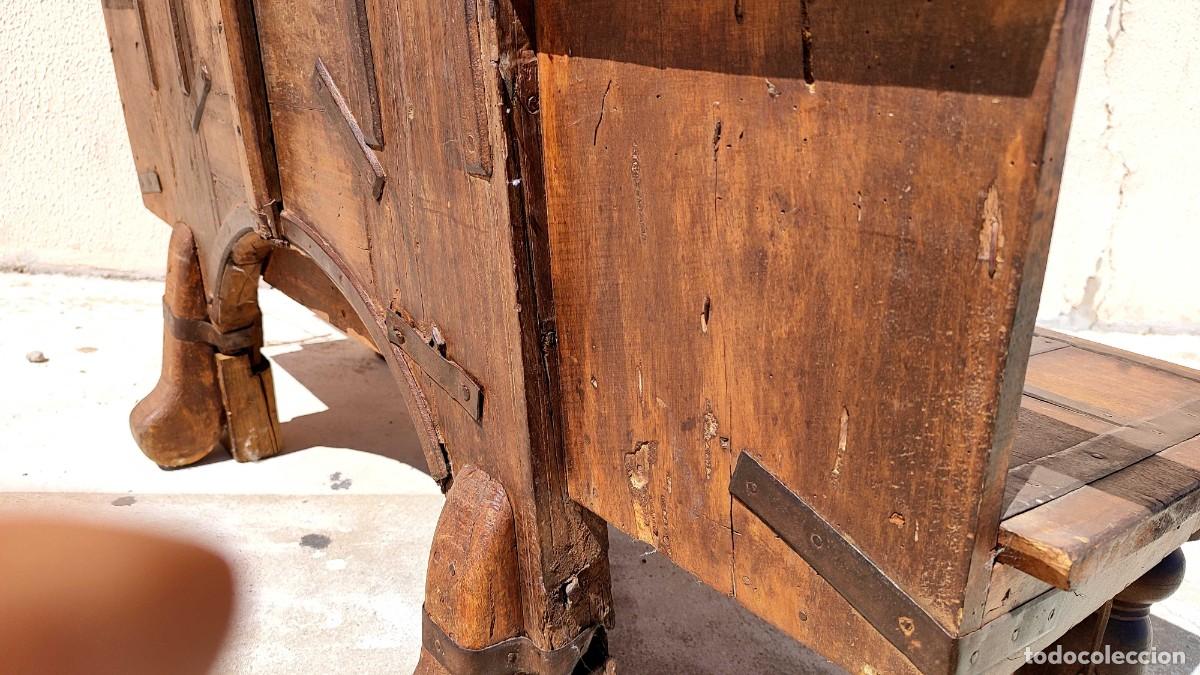 Antig&uuml;edades: Banco rustico de madera con refuerzos de hierro - Foto 8