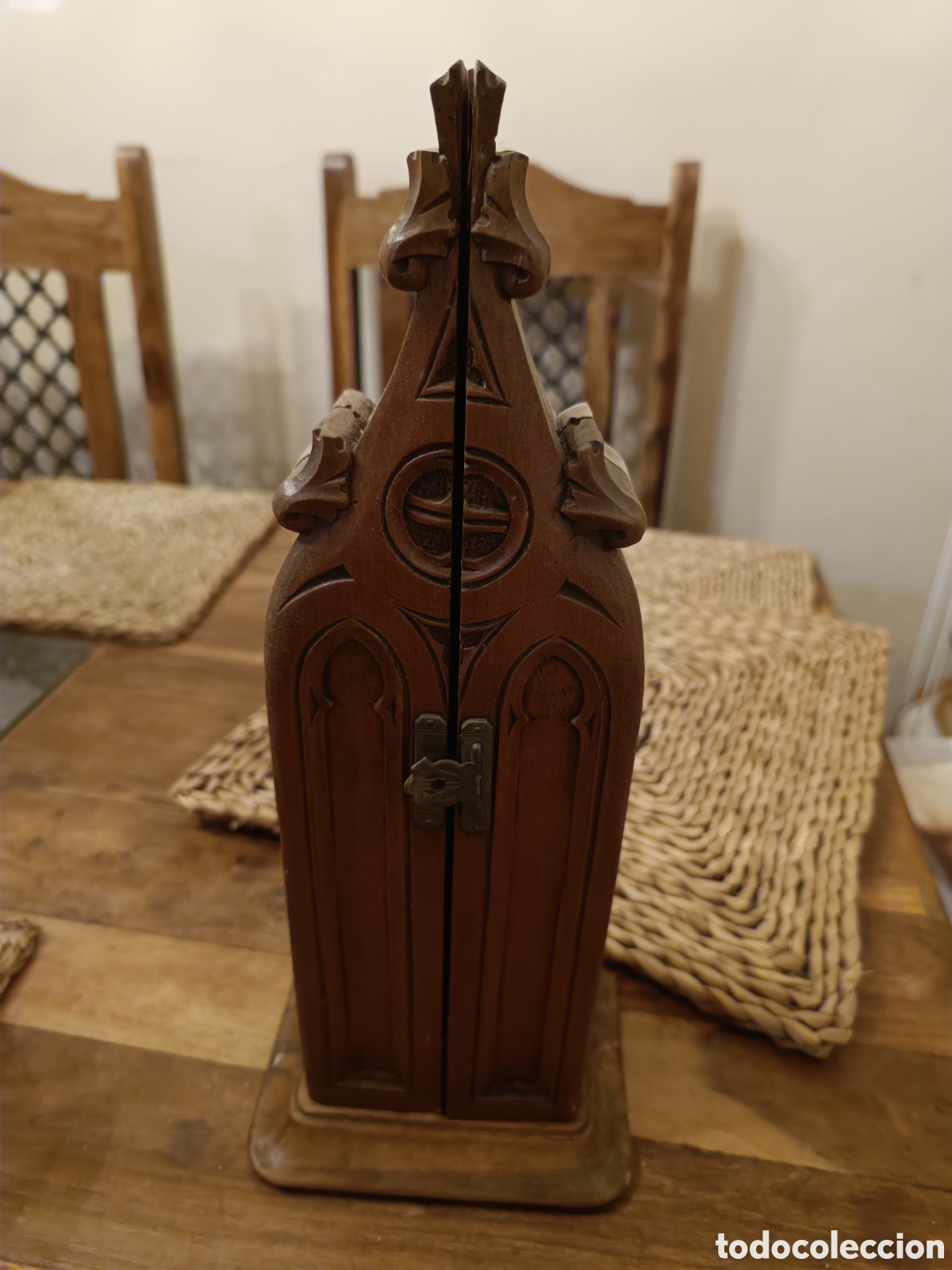 Antig&uuml;edades: Capilla de madera con virgen - Foto 3