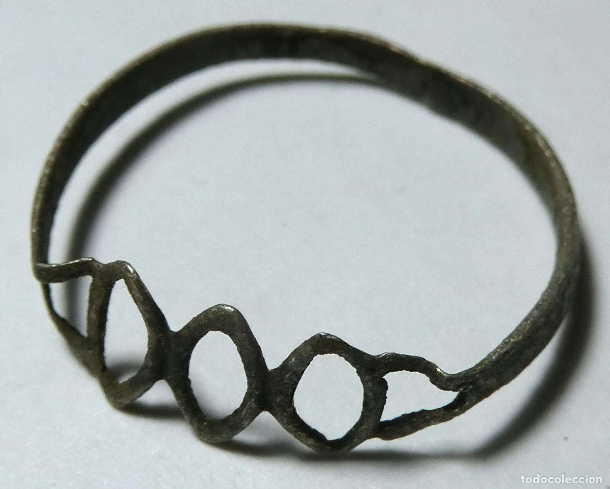 Antig&uuml;edades: Antiguo anillo de plata - Foto 1