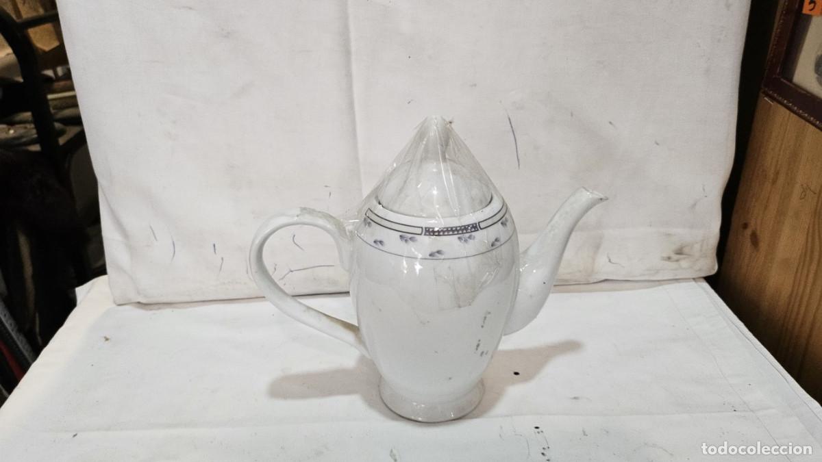 Antig&uuml;edades: tetera de porcelana blanca - Foto 1