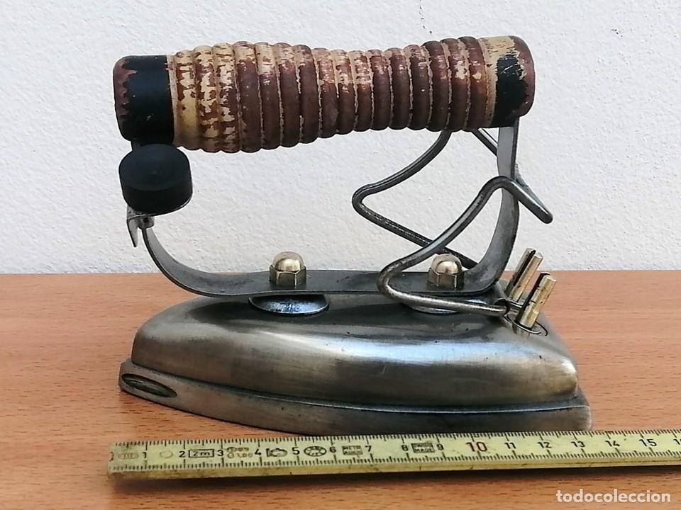 Antig&uuml;edades: ANTIGUA PLANCHA EL&Eacute;CTRICA - Foto 1