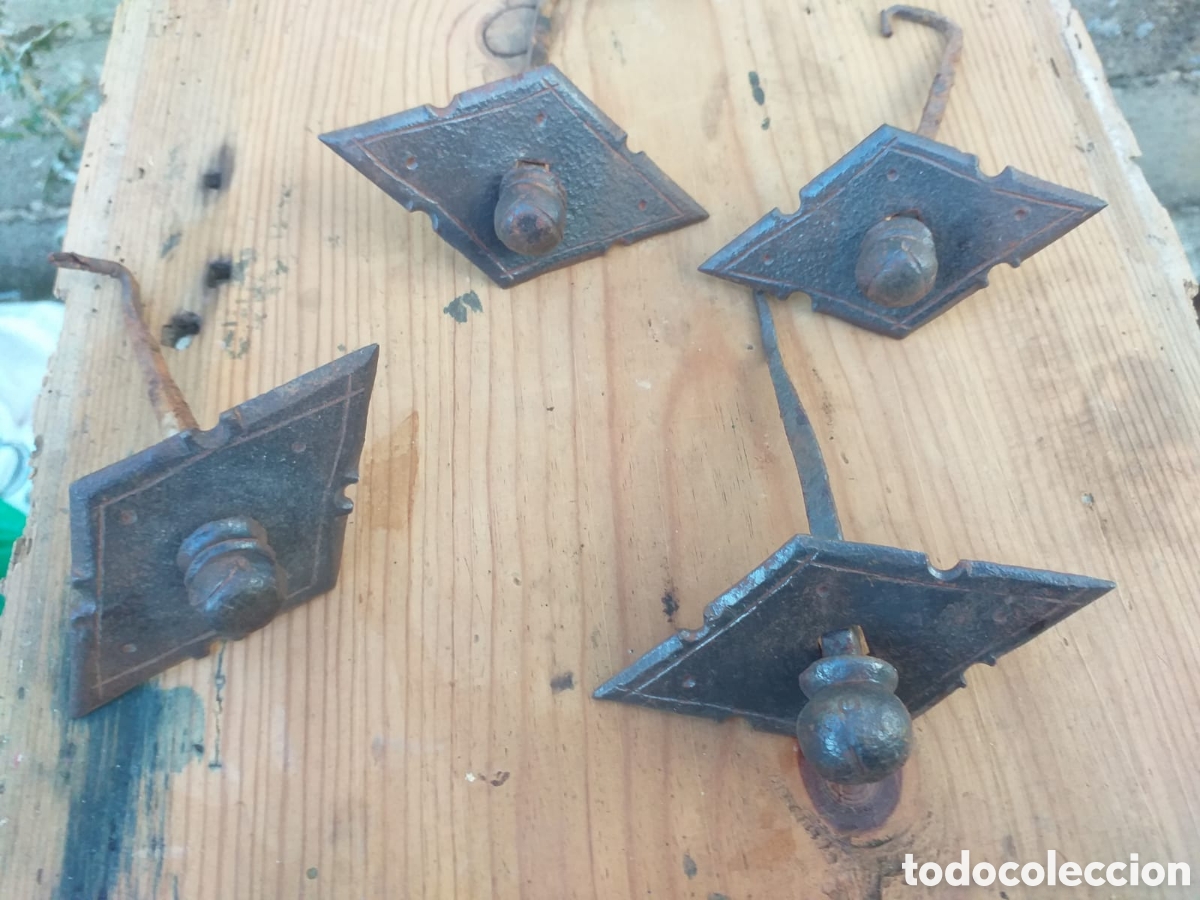 Antig&uuml;edades: 4 Clavos antiguos de puertas - Foto 3