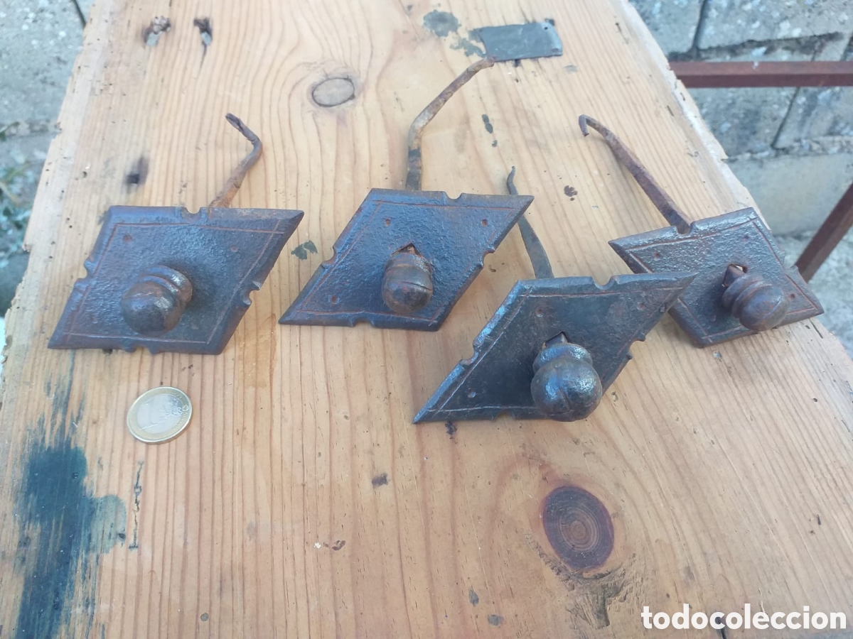 Antig&uuml;edades: 4 Clavos antiguos de puertas - Foto 5