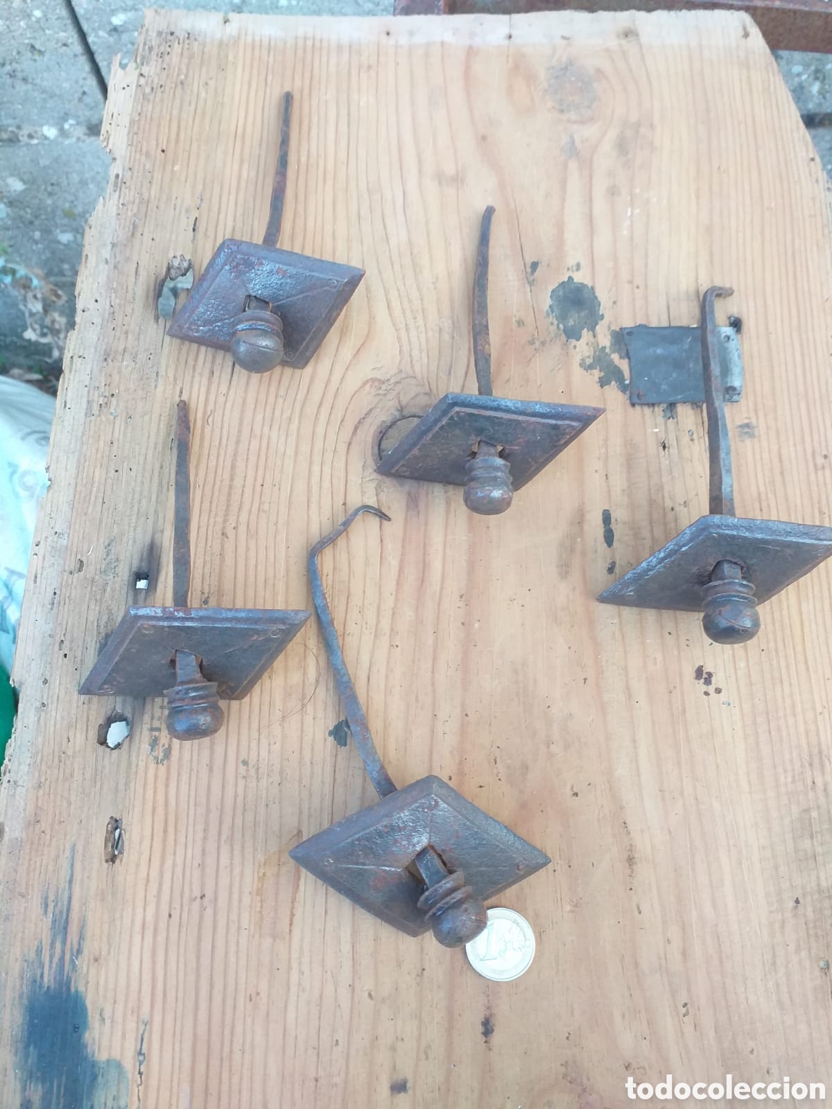 Antig&uuml;edades: 5 Clavos antiguos de puerta - Foto 3