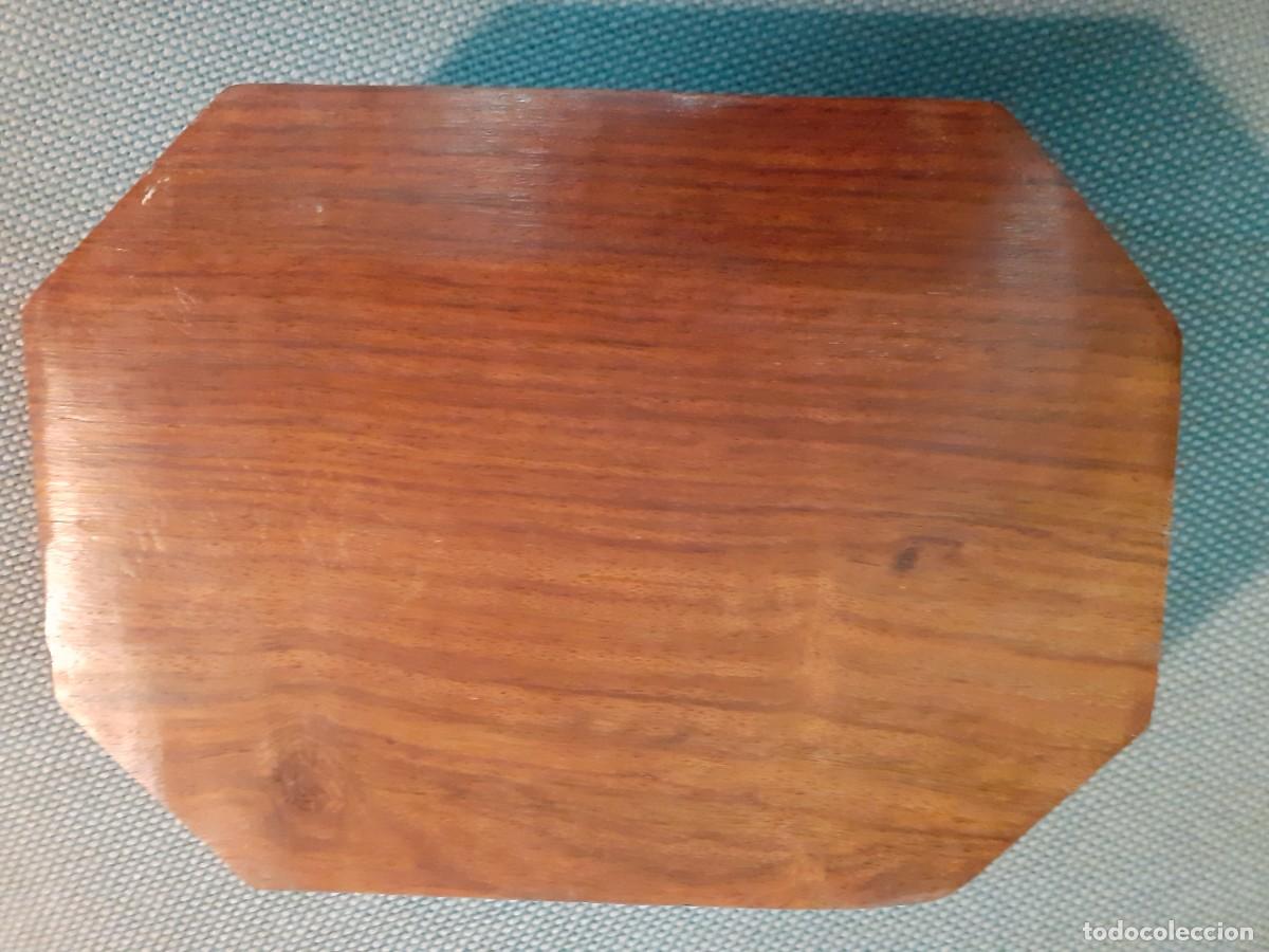 Antig&uuml;edades: Caja de madera con incrustaciones bronce - Foto 4