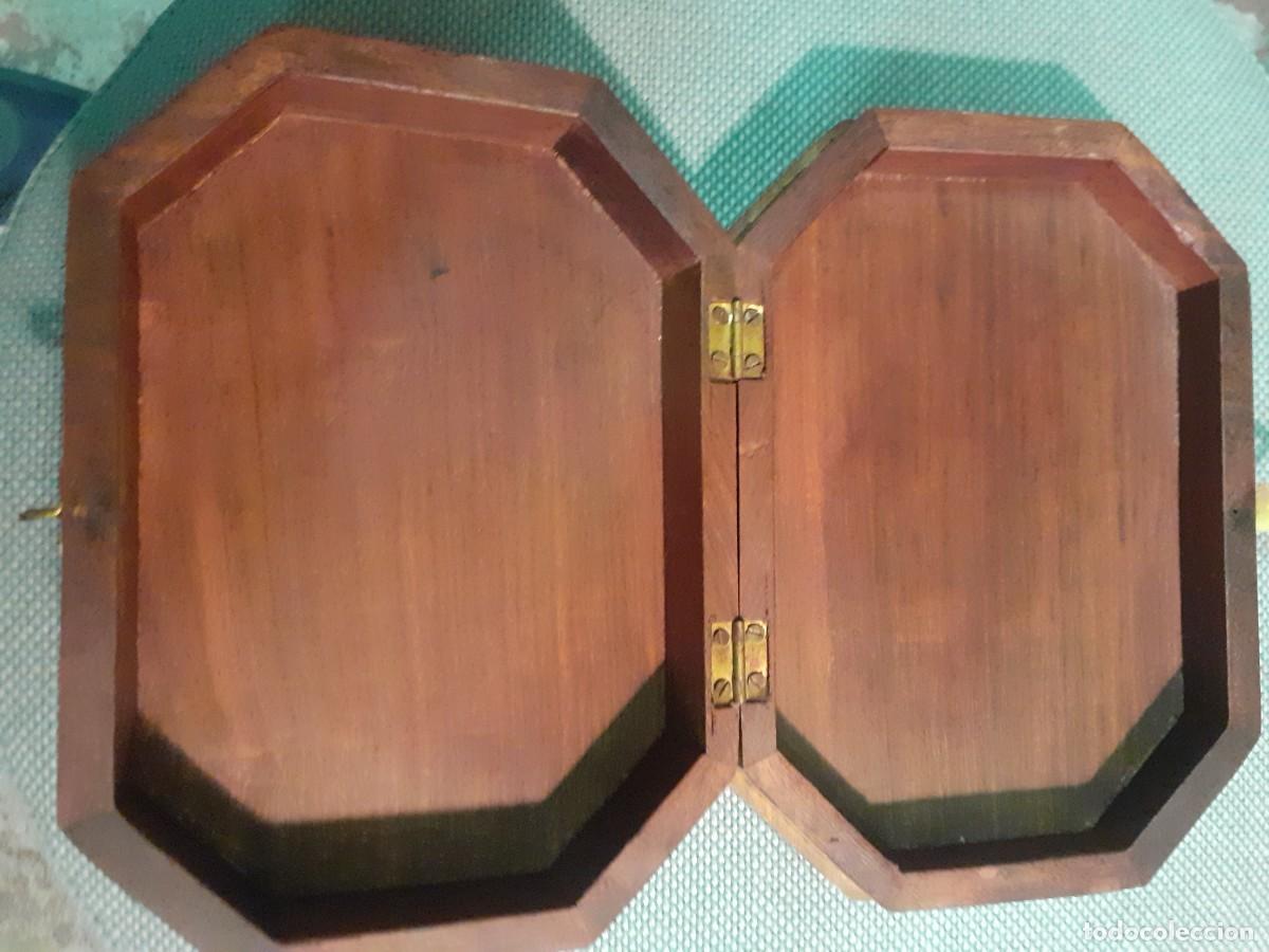 Antig&uuml;edades: Caja de madera con incrustaciones bronce - Foto 5