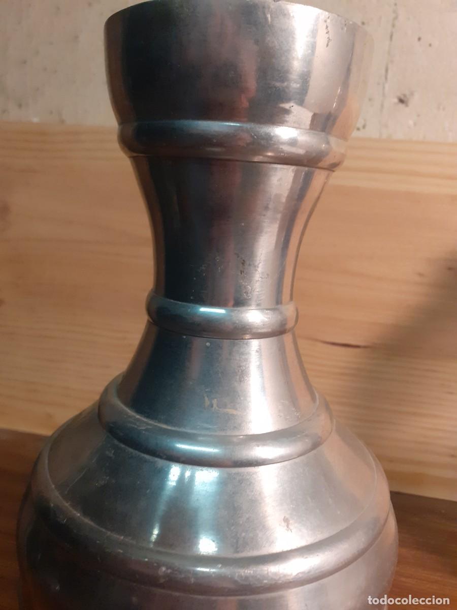Antig&uuml;edades: Jarron de aluminio a&ntilde;os 60/70 - Foto 4