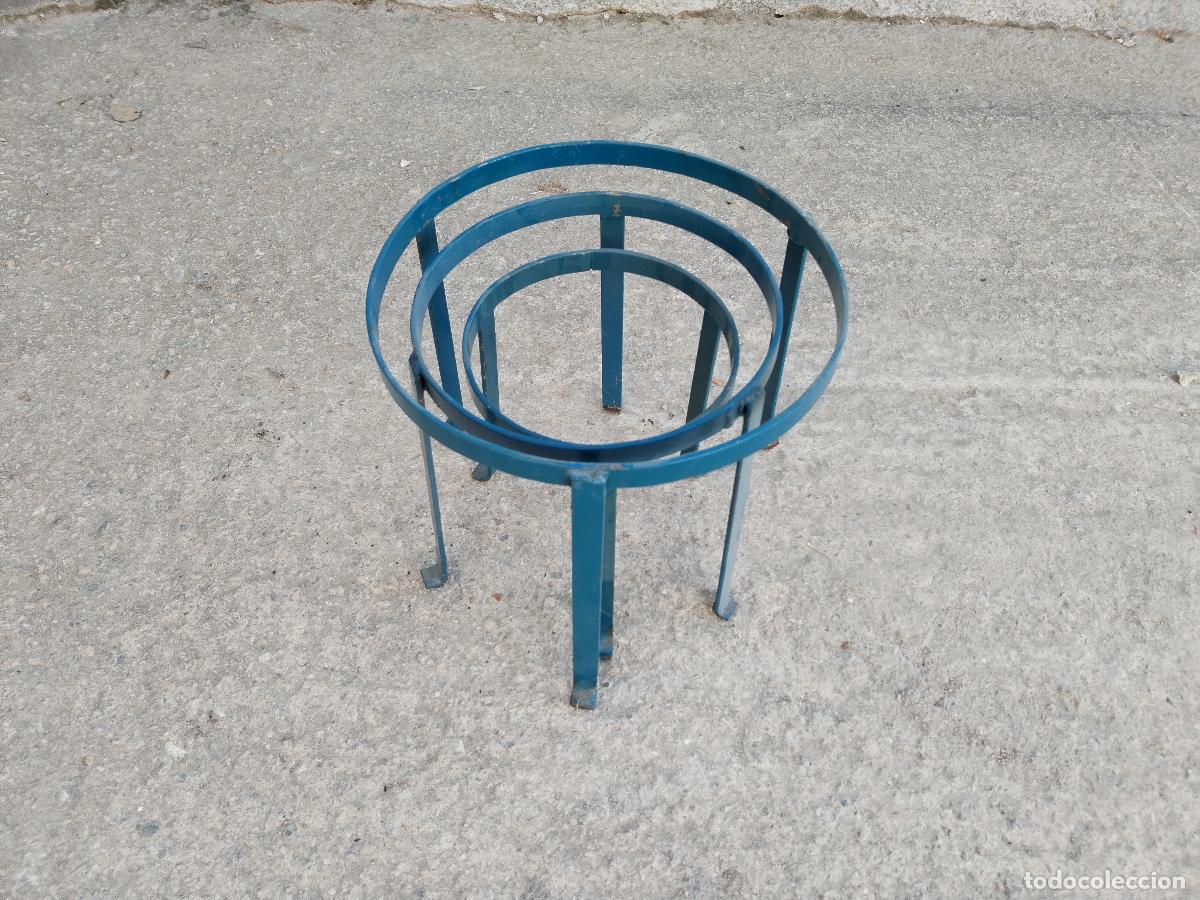 Antig&uuml;edades: juego de 3 soportes maceteros - Foto 1