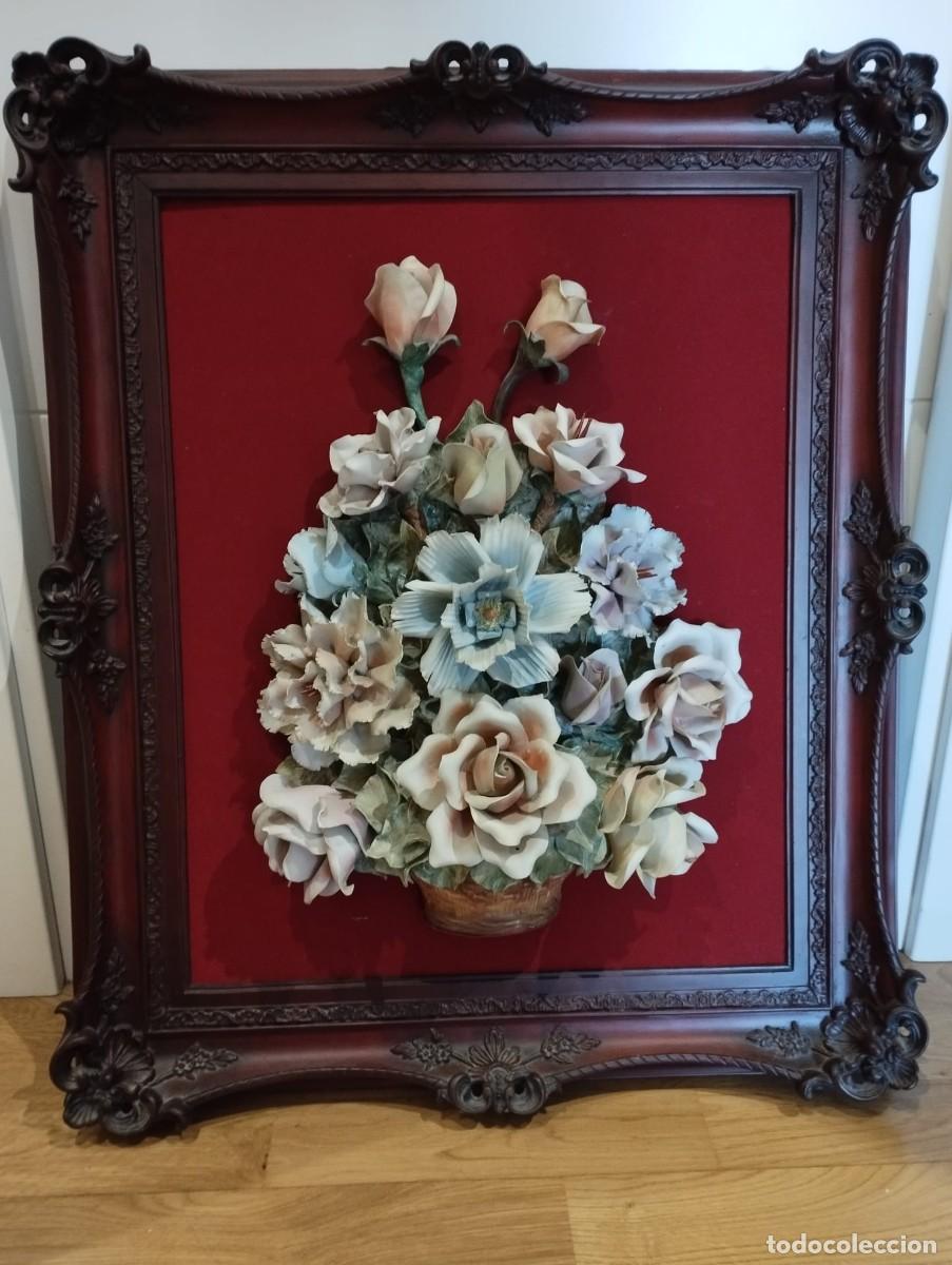 Antig&uuml;edades: Cuadro de flores en porcelana en relieve - Foto 1