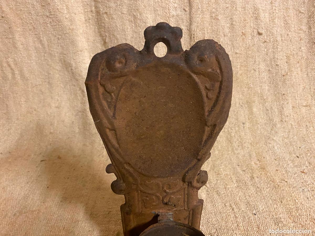 Antig&uuml;edades: soporte para candil de hierro - Foto 3