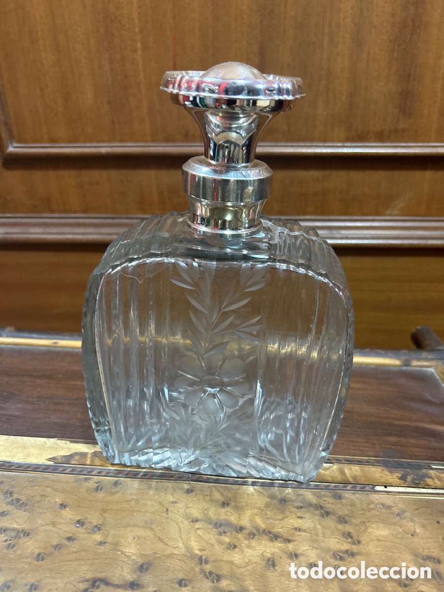 Antig&uuml;edades: Licorera en cristal y plata - Foto 1