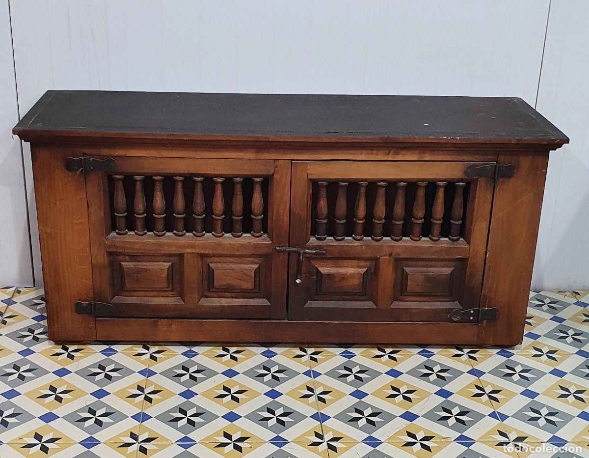Antig&uuml;edades: Antiguo banco arca con puertas - Foto 1