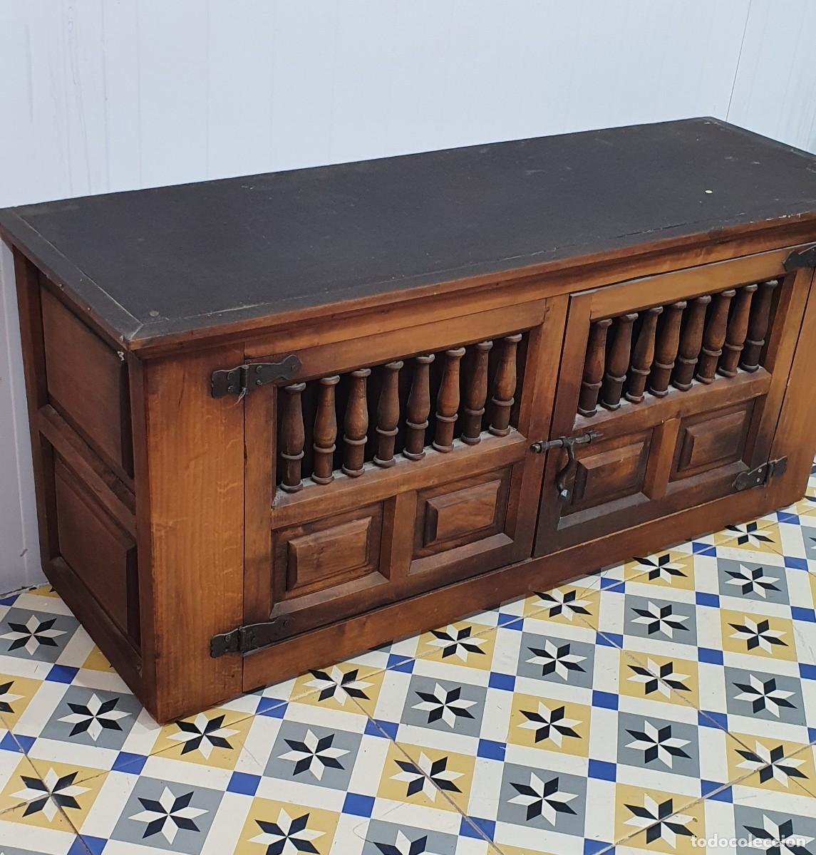 Antig&uuml;edades: Antiguo banco arca con puertas - Foto 3
