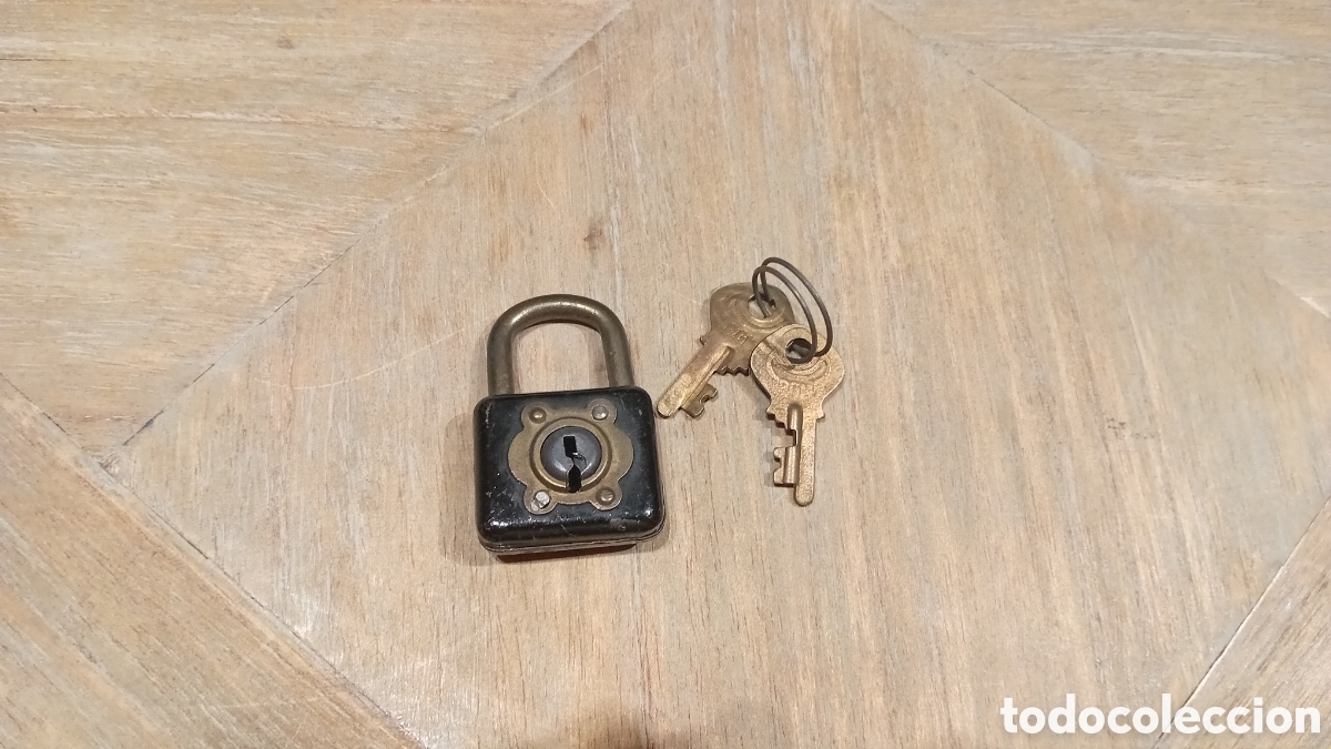 Antig&uuml;edades: Candado met&aacute;lico antiguo