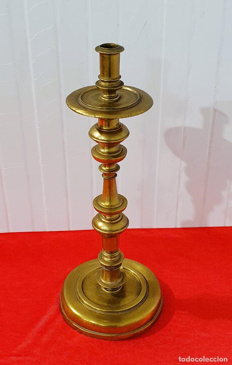 Antig&uuml;edades: Candelabro de laton antiguo - Foto 2