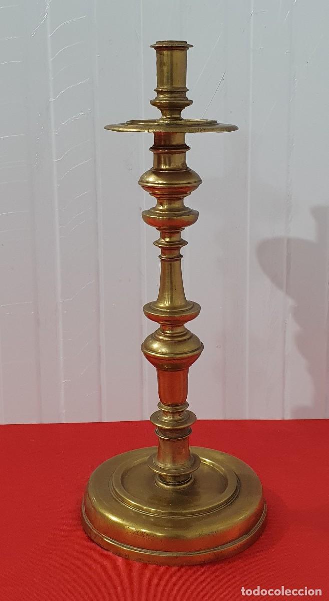 Antig&uuml;edades: Candelabro de laton antiguo - Foto 3