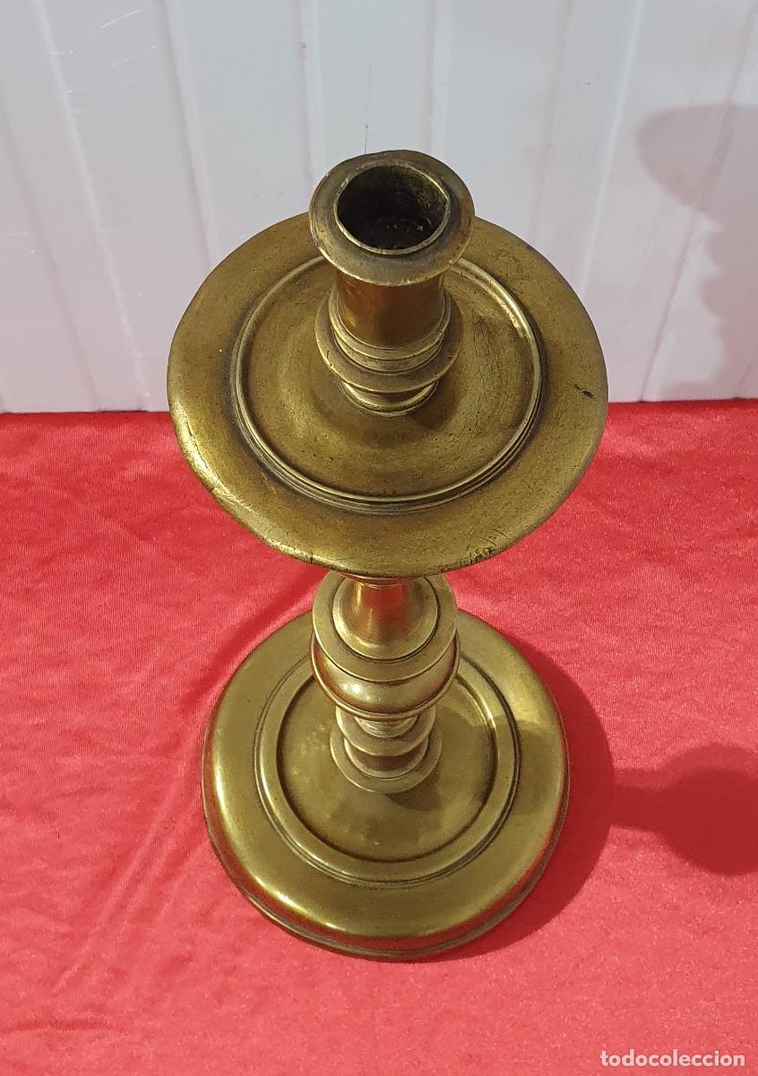 Antig&uuml;edades: Candelabro de laton antiguo - Foto 4