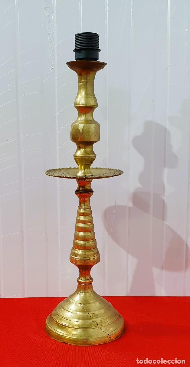 Antig&uuml;edades: Candelabro de laton antiguo - Foto 1